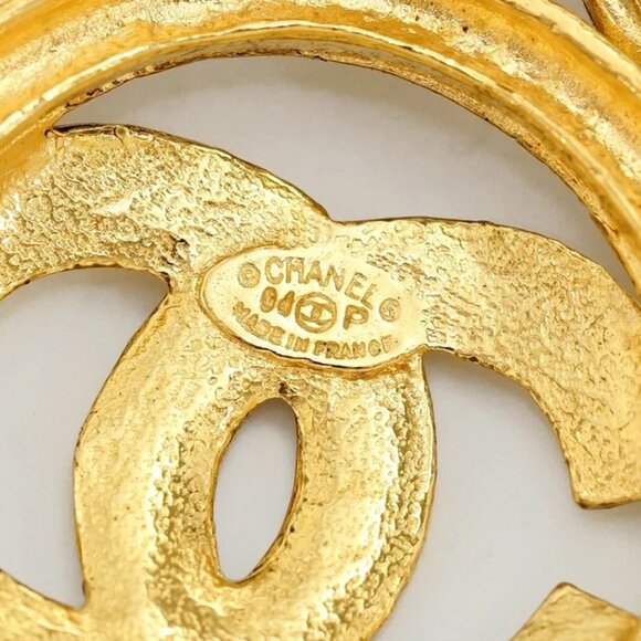 CHANEL CC Logo Round Pendant Necklace 32" Gold Tone 94P Auth w/Box #20240-3 - Picture 7 of 9